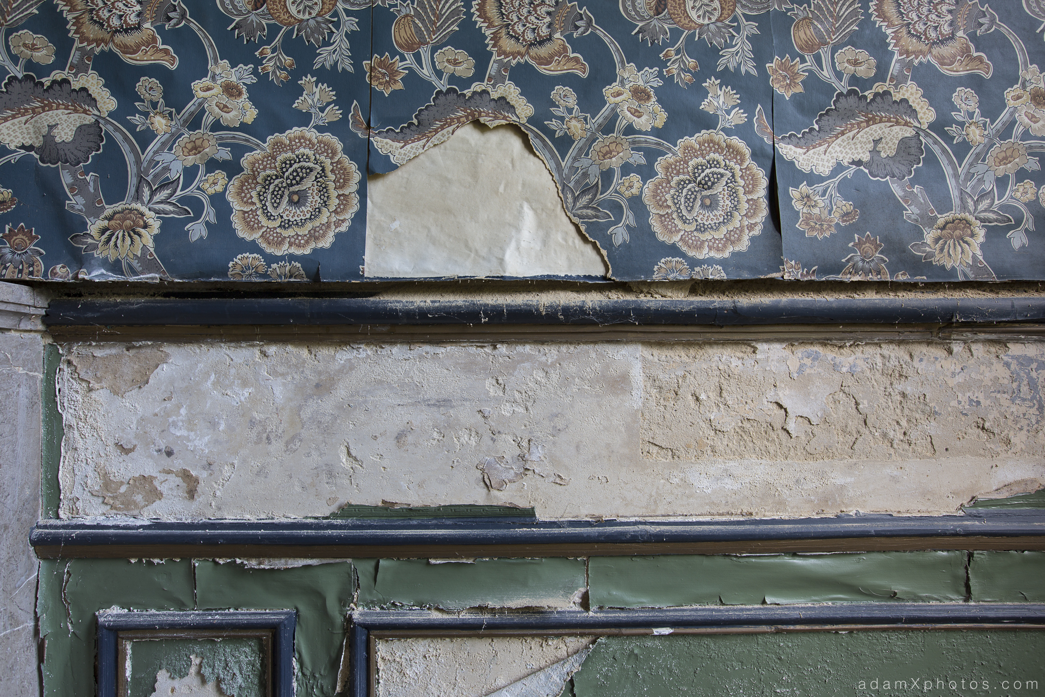 Adam X Chateau de la Chapelle urbex urban exploration belgium abandoned wallpaper decay detail