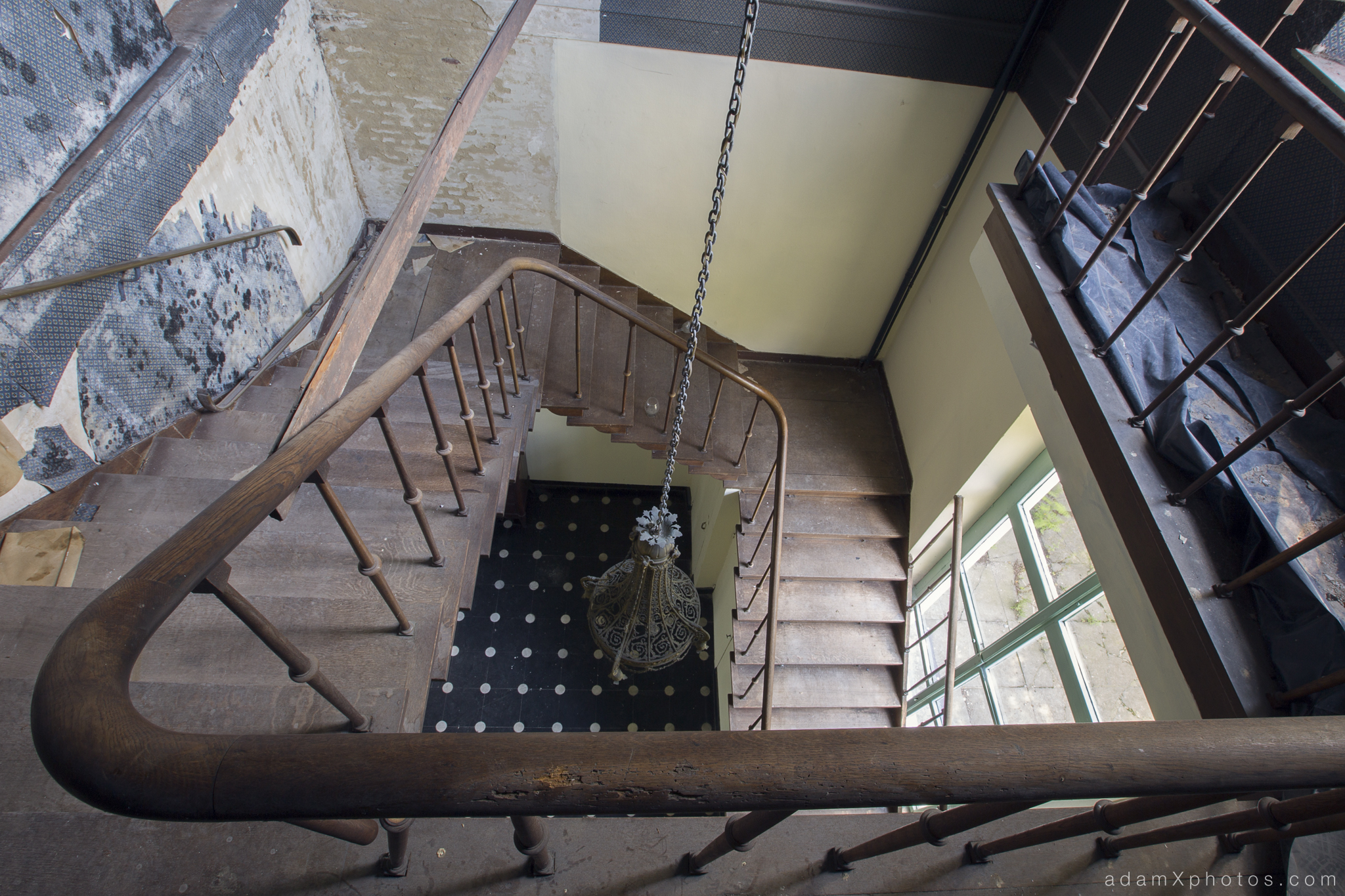 Adam X Chateau de la Chapelle urbex urban exploration belgium abandoned stairs staircase bannisters ballustrade