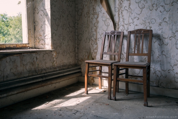 Adam X Chateau de la Chapelle urbex urban exploration belgium abandoned chairs still life