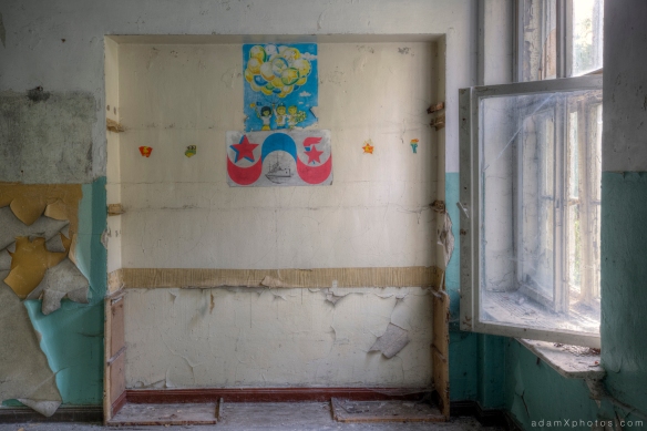 Adam X Urbex Urban Exploration Germany Juterbog School Soviet Russian Abandoned Lost Decay Mural Painting sign propaganda